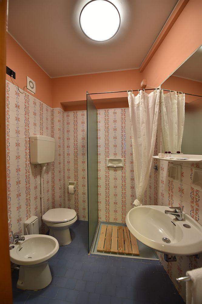 Ambra Hotel - The Only Central Lakeside Hotel In Iseo Exterior foto