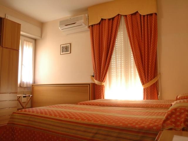 Ambra Hotel - The Only Central Lakeside Hotel In Iseo Exterior foto