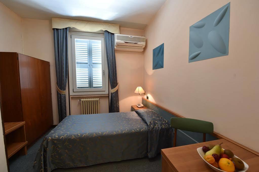 Ambra Hotel - The Only Central Lakeside Hotel In Iseo Exterior foto